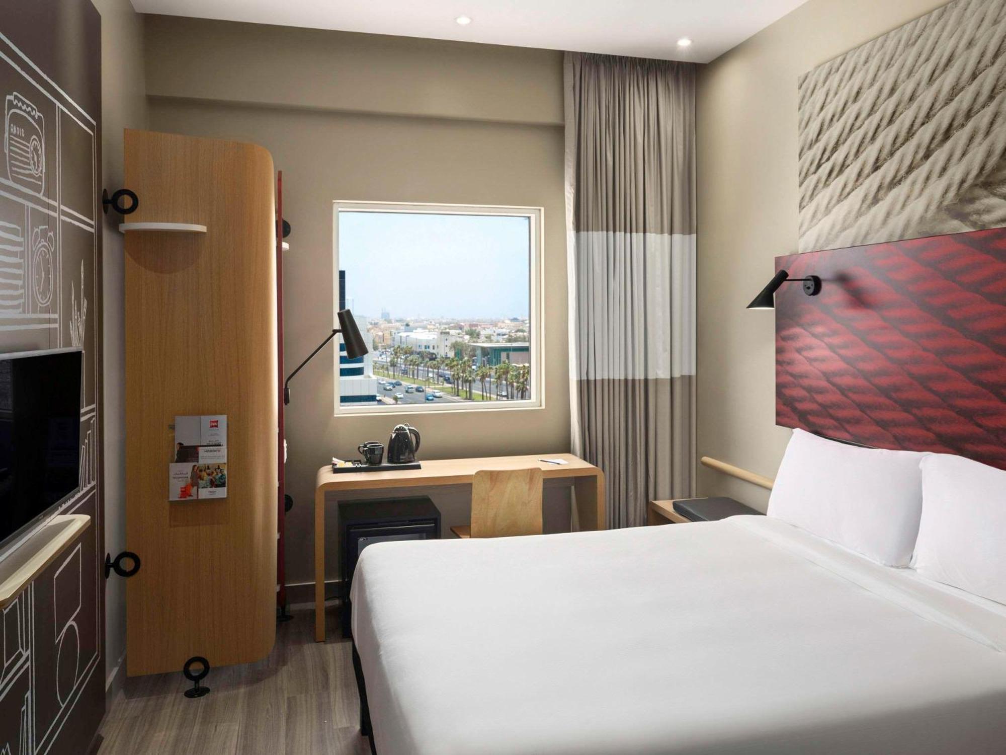 Ibis Jeddah Malik Road Hotel Exterior photo