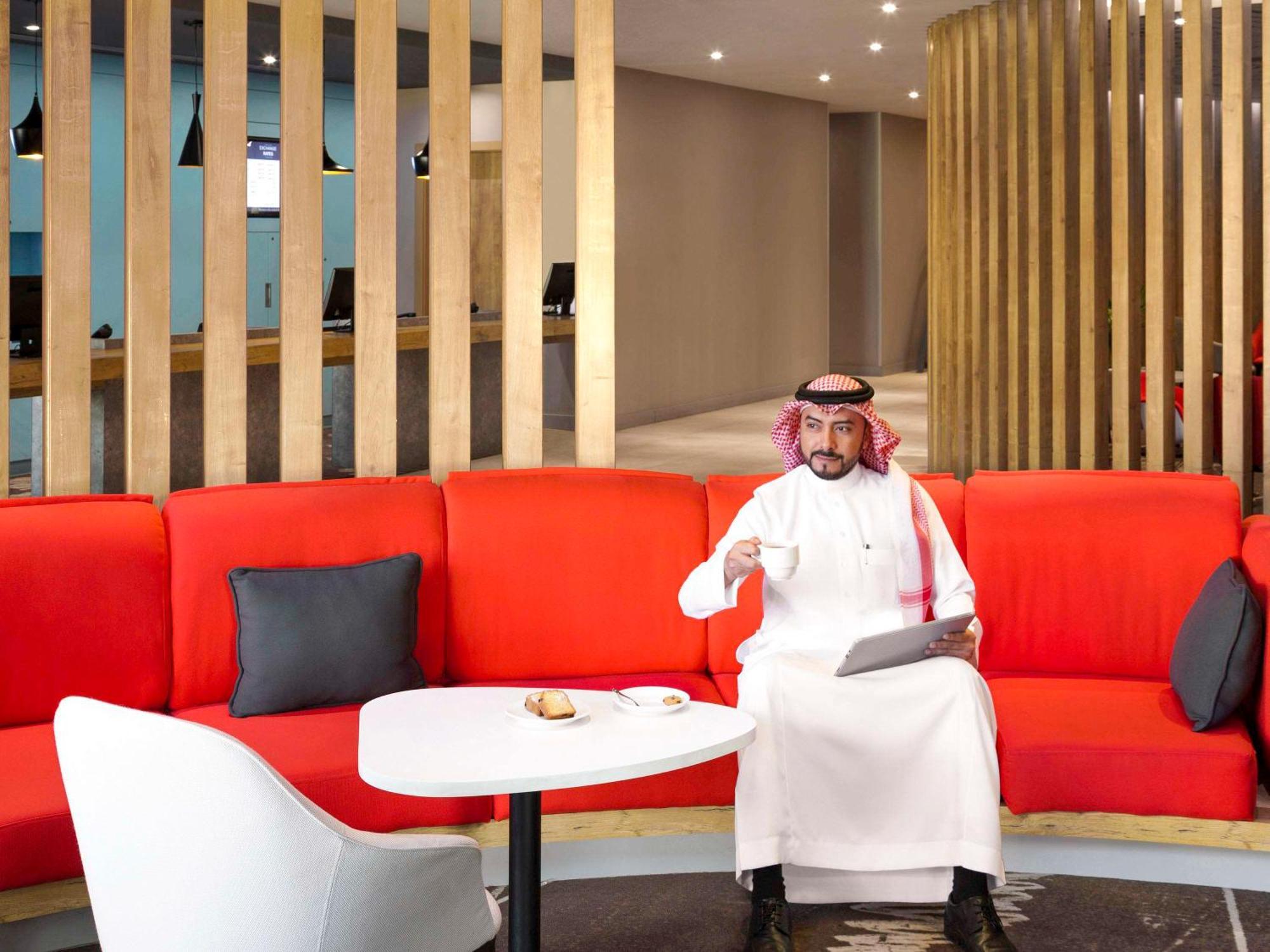 Ibis Jeddah Malik Road Hotel Exterior photo