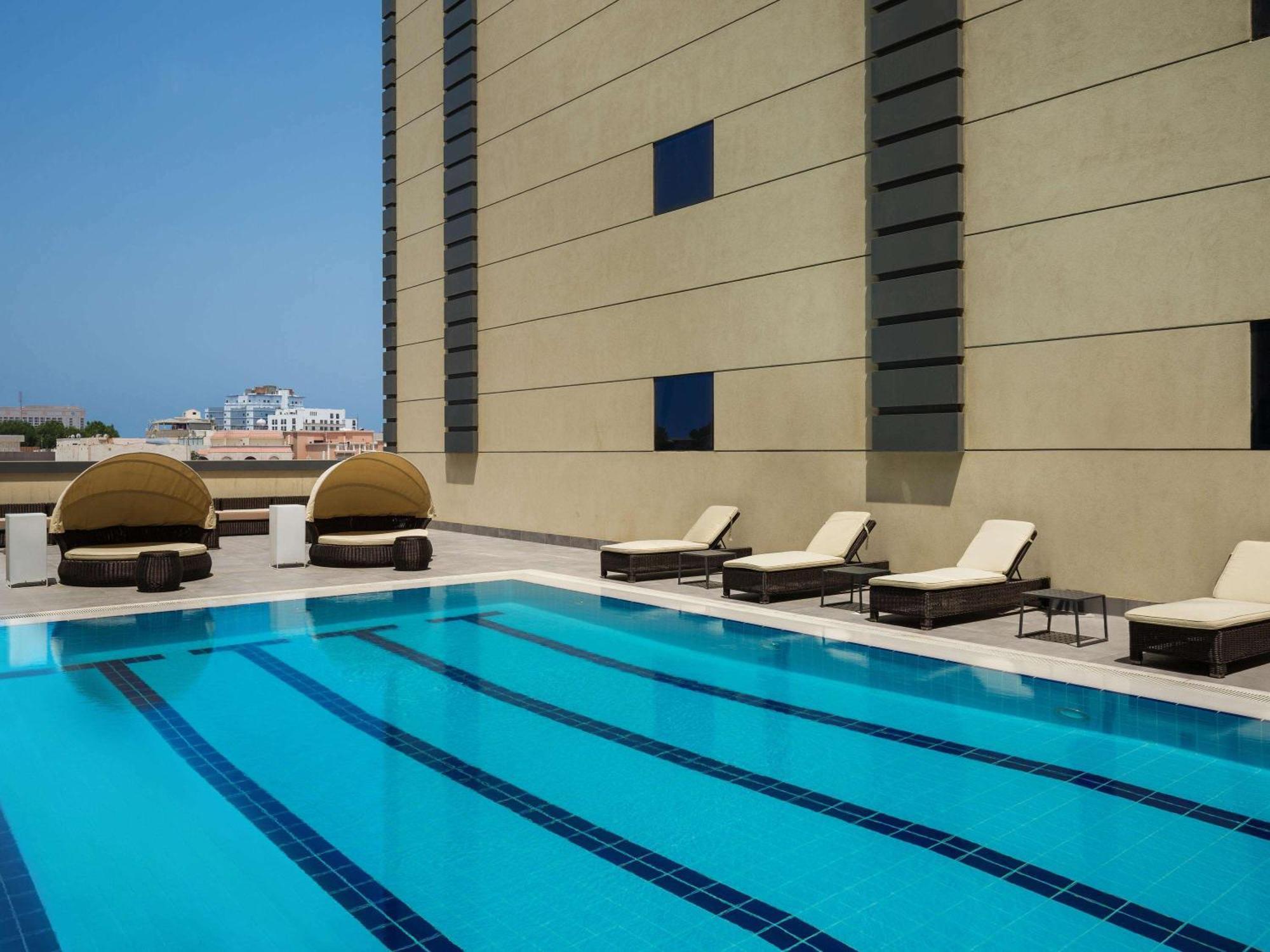 Ibis Jeddah Malik Road Hotel Exterior photo